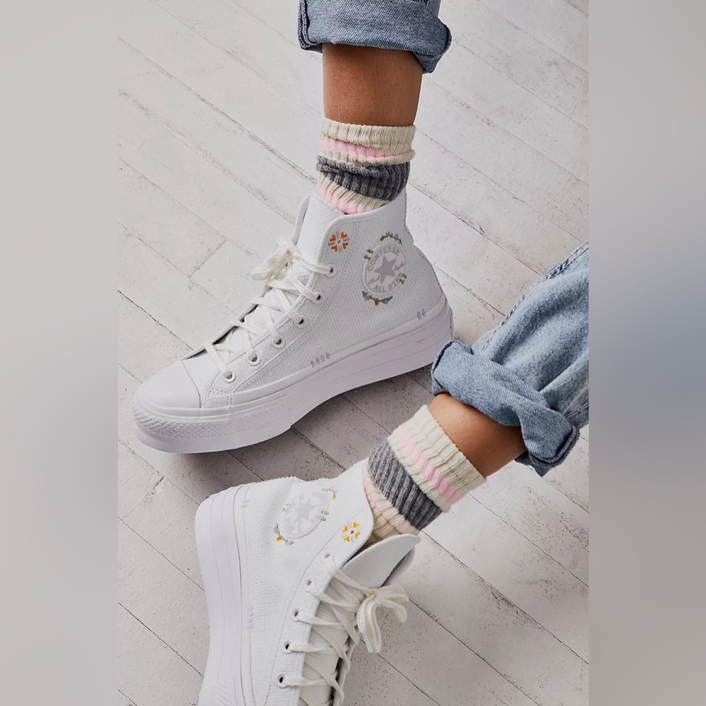 Chuck Taylor All Star Autumn Embroidery Lift Sneakers